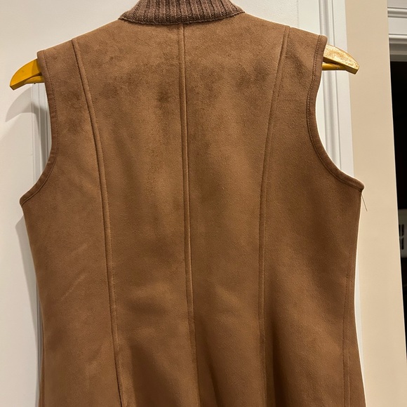 Ann Taylor faux fur lined Brown suede vest - Picture 2 of 5
